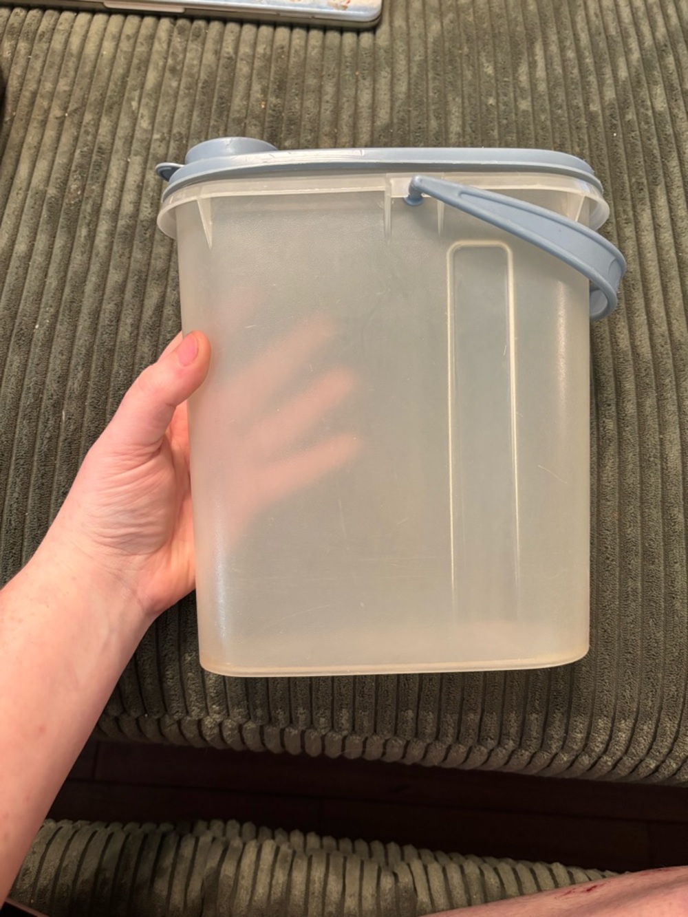 Tupperware 2 qt Beverage Buddy pitcher